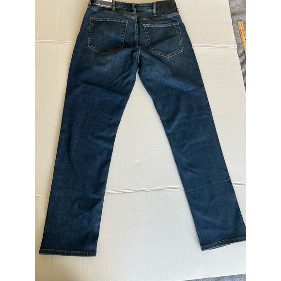 NWT Eddie Bauer Men's Voyager Flex 2.0 Dark Blue Jeans Slim Straight Fit 33x30 - Picture 2 of 14